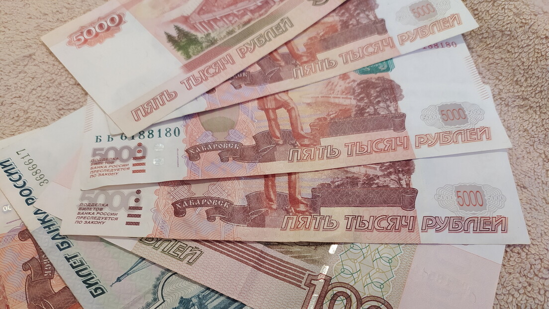 Русија: Просечна плата у 2022. години 715 евра