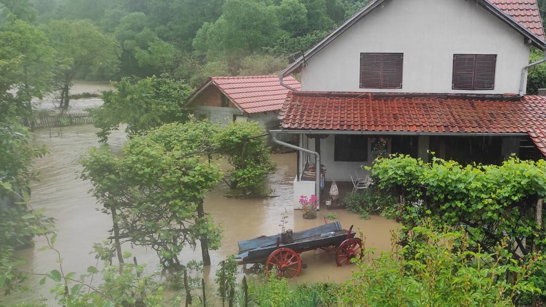 Poplavljene kuće i oranice, reke odnele mostove: Voda se konačno povlači, ali je šteta ogromna