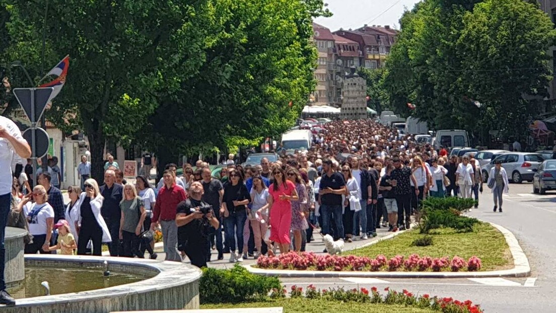 Косовска полиција: Ухапшени полицајци су добро; Возачи шлепера блокирали Јариње