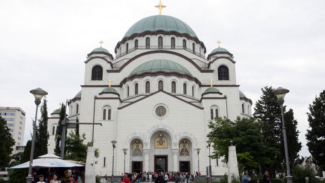 Hram Svetog Save je džamija? Strani vodiči krše zakone i šire dezinformacije usred Beograda