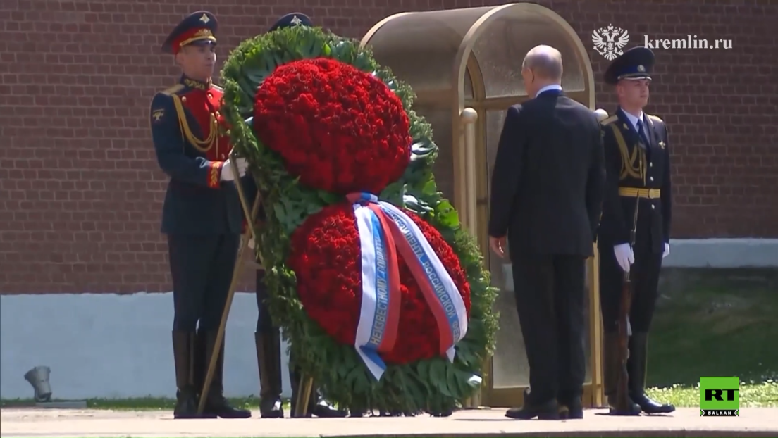 Putin odao počast palim borcima tokom Drugog svetskog rata (VIDEO)
