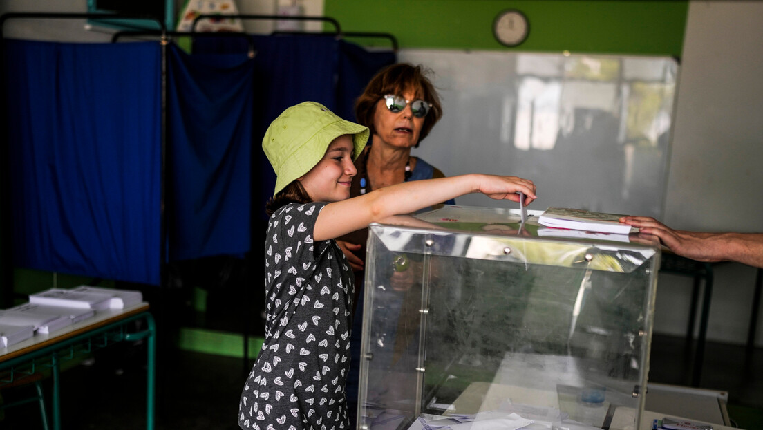 Затворена бирачка места у Грчкој, анкете показују да води Мицотакисова Нова демократија