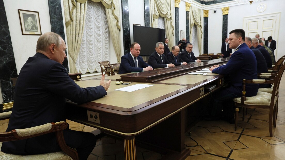 Путин на састанку са начелницима безбедносних служби