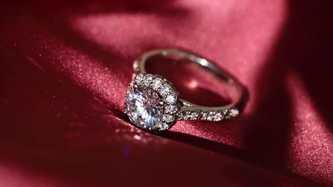"Dijamanti su večni": Kako je marketinška kampanja pretvorila dijamante u simbol ljubavi