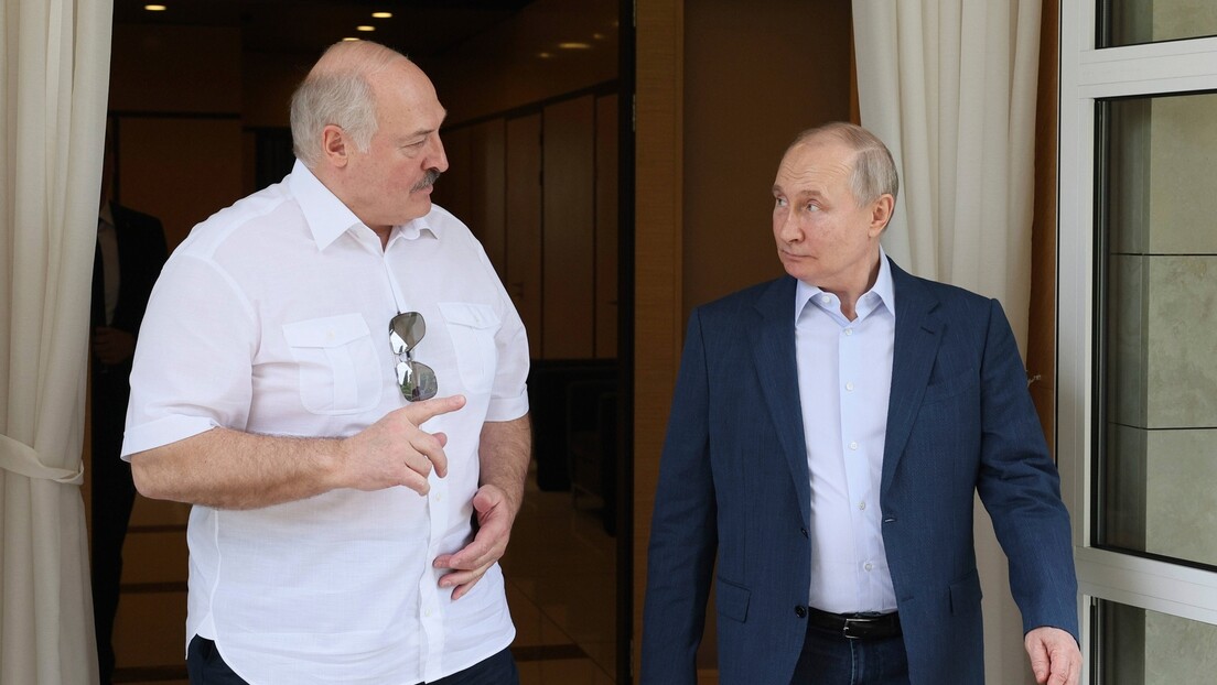 Лукашенко: Можемо да употребимо нуклеарно оружје и без одобрења Русије
