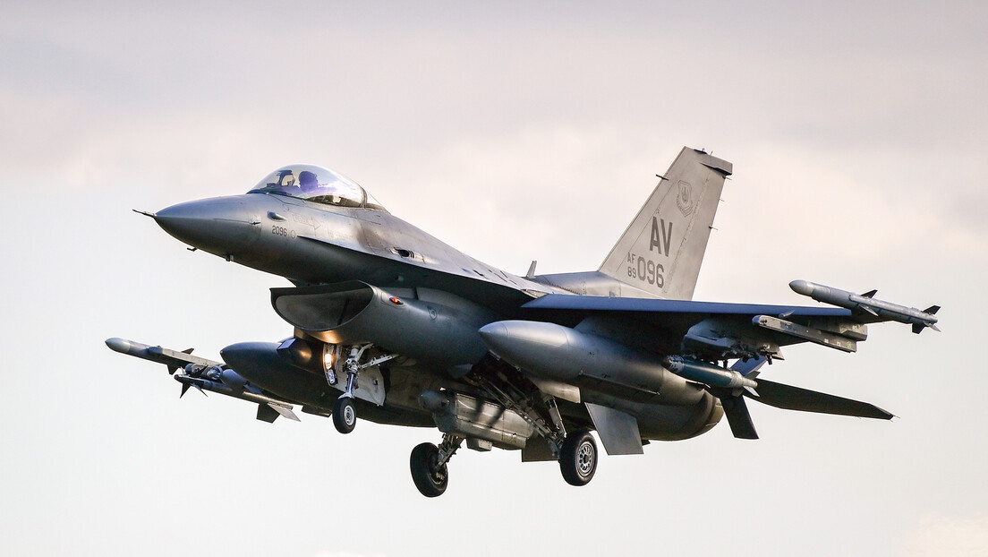 НАТО: Нема одлуке о слању Ф-16 Украјини