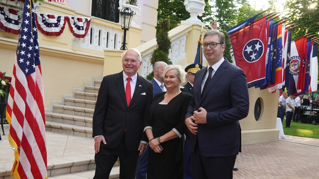 Prijem u ambasadi SAD, prisustvuje Vučić: Zamolio sam da se SAD založe za dostojan život Srba na KiM