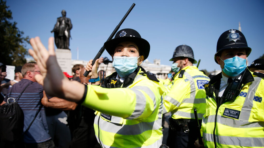 Да им се не прелије из Француске: Британска полиција добила већа овлашћења услед немира на улицама