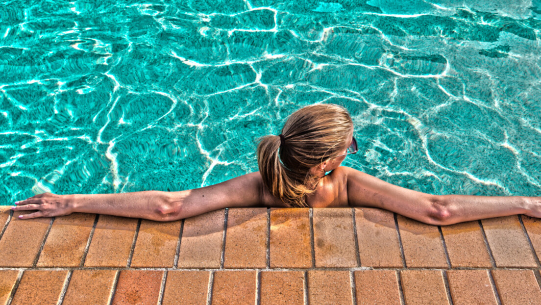 Каталонкама дозвољен топлес на јавним базенима, казна до 500.000 евра за дискриминацију