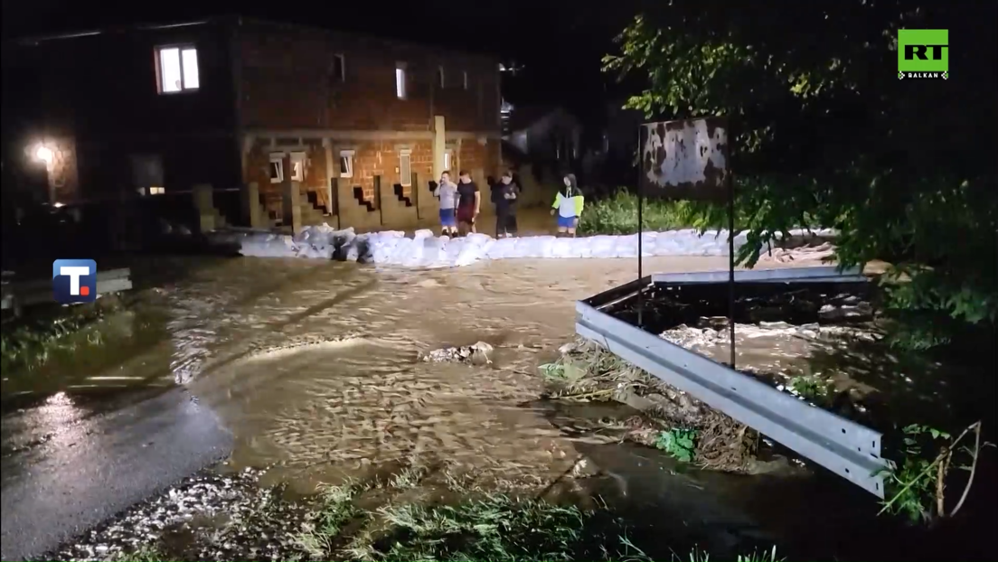 Поплаве у Чачку: Треће изливање Лозничке реке у последња два месеца, вода ушла у куће и дворишта