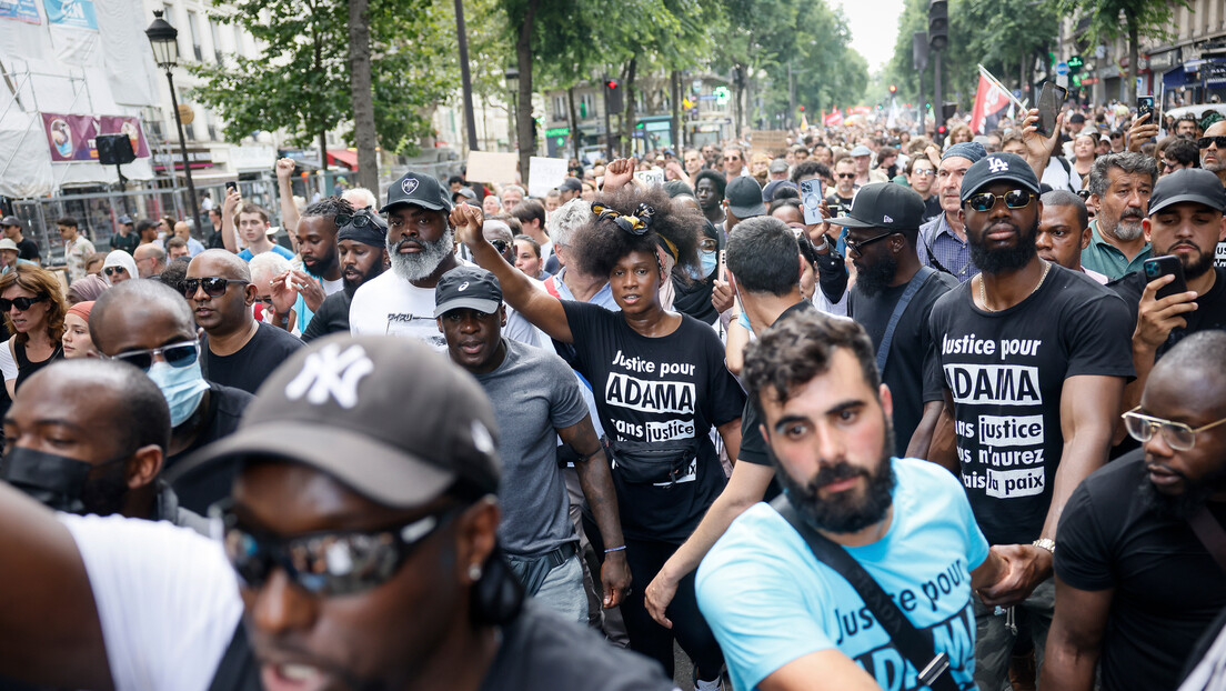 Нема мира у Француској: Одржан протестни марш упркос забрани (ФОТО)