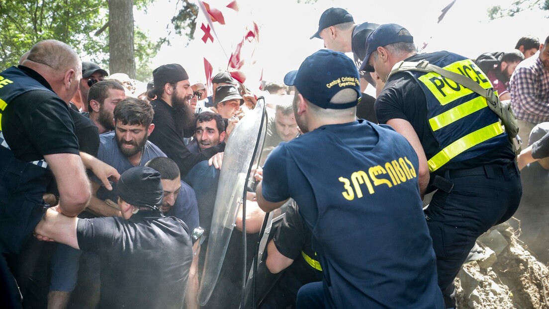 Отказана парада поноса у Грузији: Контра-демонстранти упали на скуп