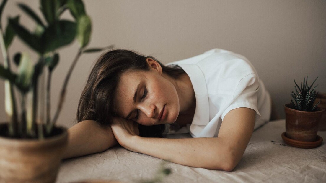 Изненађујуће откриће: Недостатак сна може ублажити депресију