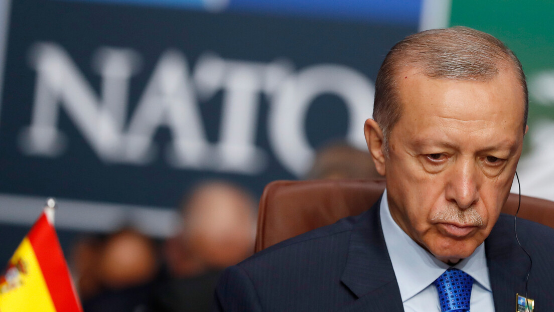 Турска између Истока и Запада: Зашто је Ердоган одобрио приступање Шведске НАТО-у?