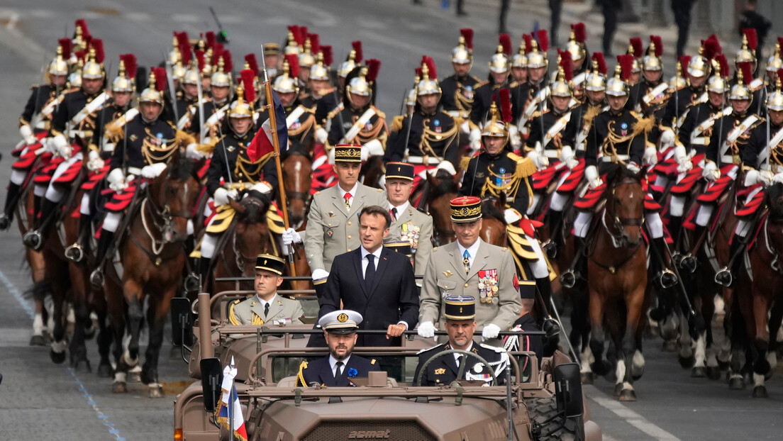 Francuzi izviždali Makrona u toku parade na Dan Bastilje (VIDEO)