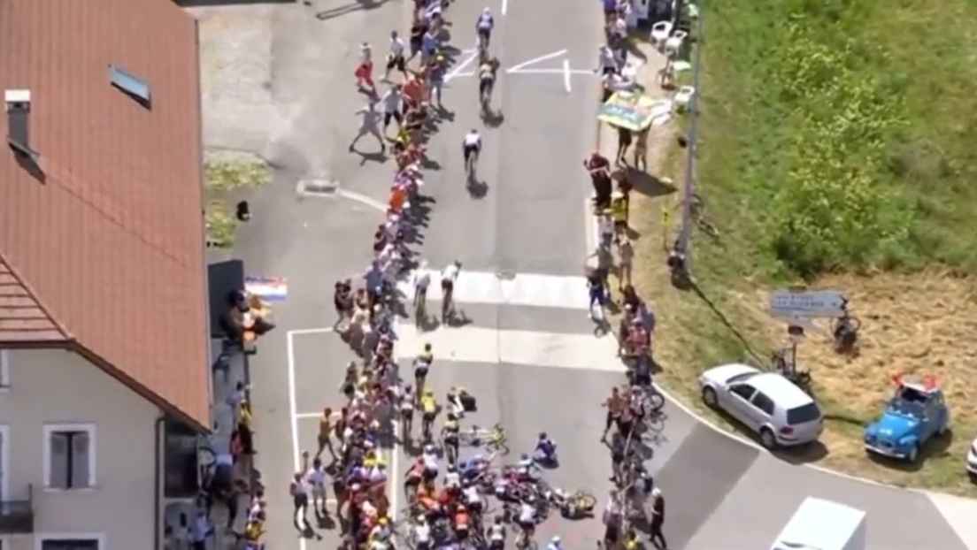 "Селфи" изазвао масовни удес на Тур д' Франсу