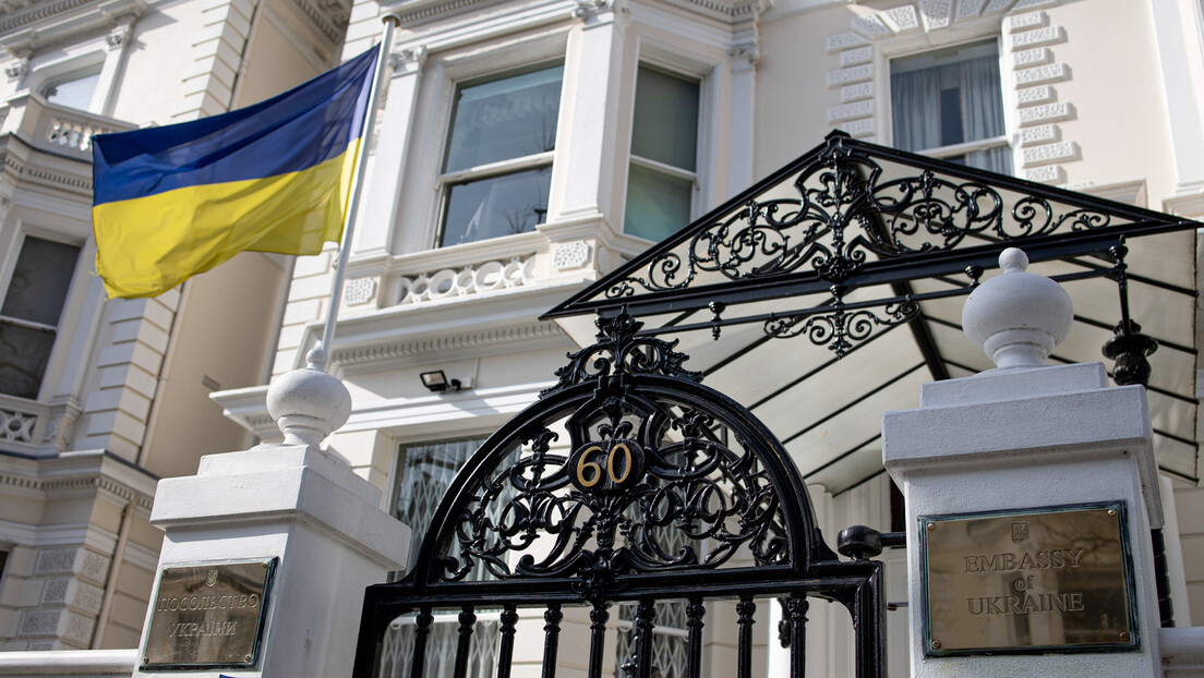 Захарова: Украјинске амбасаде крше међународно право, регрутују странце за злочине против Русије