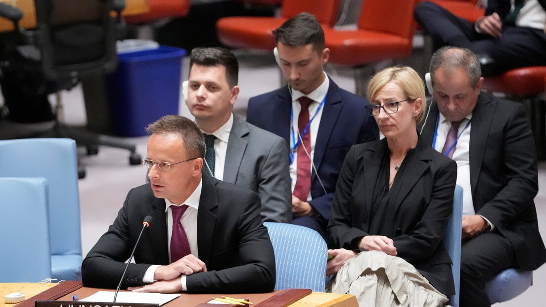 Сијарто: Услови за почетак преговора Русије и Украјине сваким даном све гори