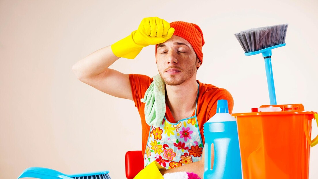 Muškarci bi obavljali kućne poslove, al' nemaju "podršku"