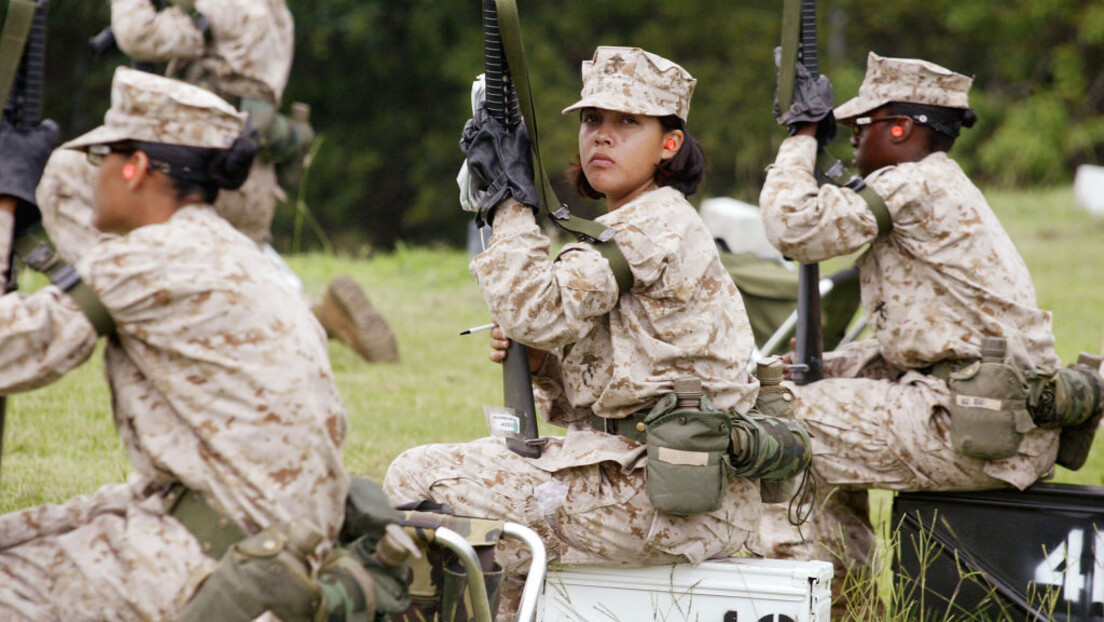 Транс туширање: Жене у војсци САД у проблему