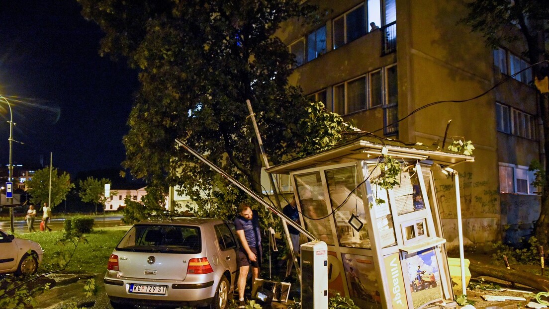 Последице синоћне олује у Србији: МУП имао 201 интервенцију, спасено 18 особа