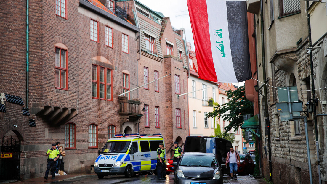Шведска: Демонстранти шутнули и делимично уништили Куран испред ирачке амбасаде