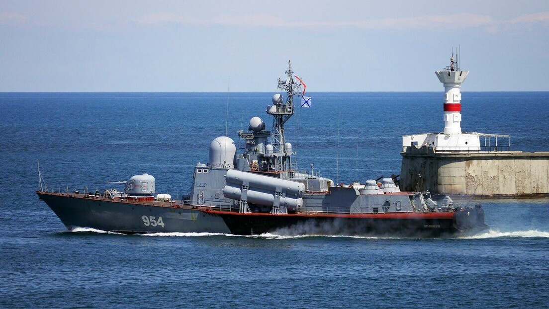 Руски ратни бродови у Црном мору: Вежбају задржавање непријатељског брода (ВИДЕО)