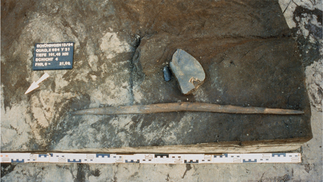 Археолози пронашли древни бумеранг стар 300 хиљада година