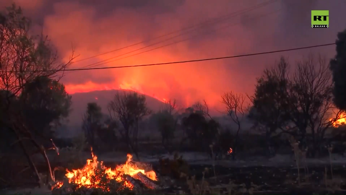 Борба Грчке са пожарима: Гори на Крфу и Родосу, евакуисано 30.000 људи, Срби на сигурном (ВИДЕО)