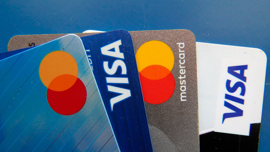 Amerikanci zaduženi do guše: Sa kreditnih kartica skinuli 998 milijardi
