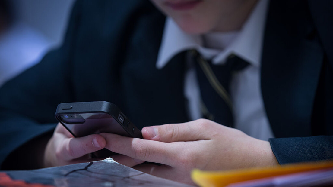 Dramatičan poziv UNESKO-a: Globalna zabrana pametnih telefona u školama