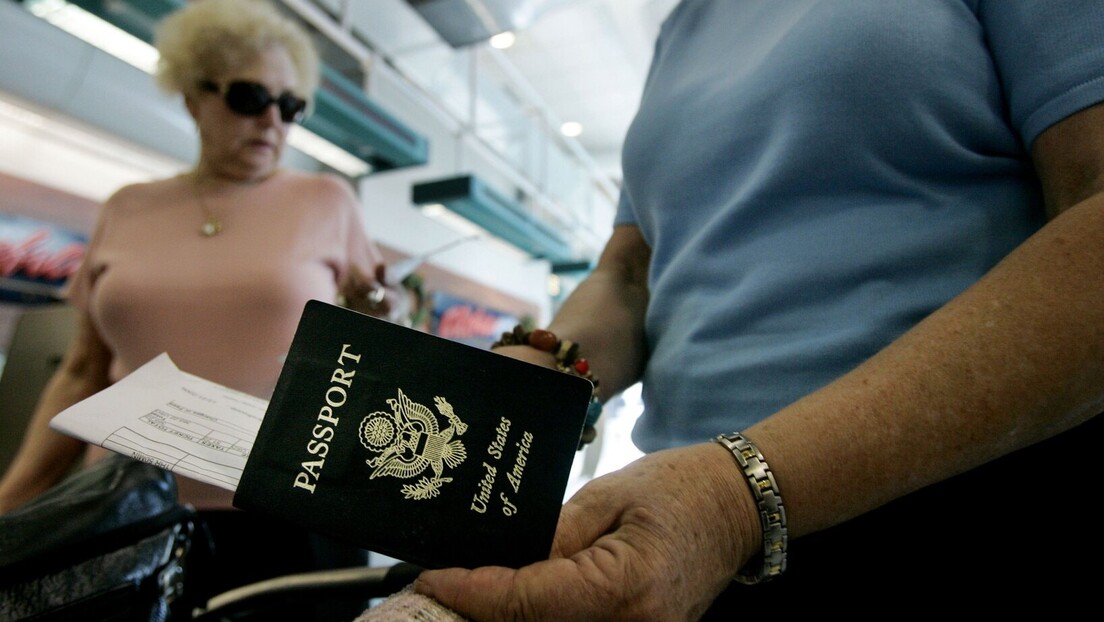 Posledica antiruske propagande: Tri puta manje Amerikanaca tražilo rusku vizu