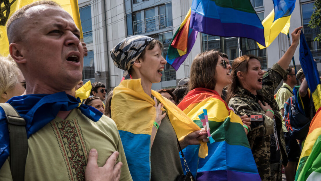"Кијевпрајд" у Ливерпулу: На украјинској паради поноса у Енглеској траже више оружја за ЛГБТ војнике