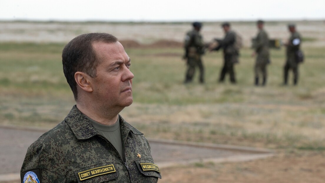 Медведев: Непријатељ да се моли за руске војнике, јер они спречавају глобални нуклеарни сукоб