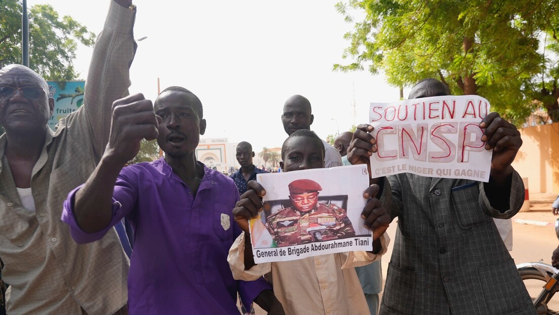 Лидери западноафричких земаља запретили употребом силе против пучиста у Нигеру