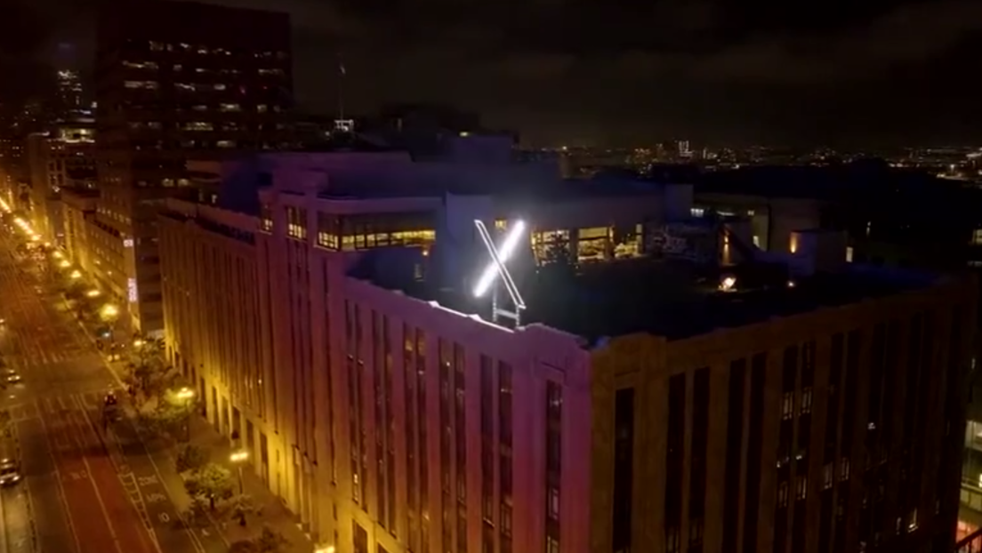 Илон Маск морао са зграде у Сан Франциску да уклони нови лого: Комшије се жалиле да превише светли