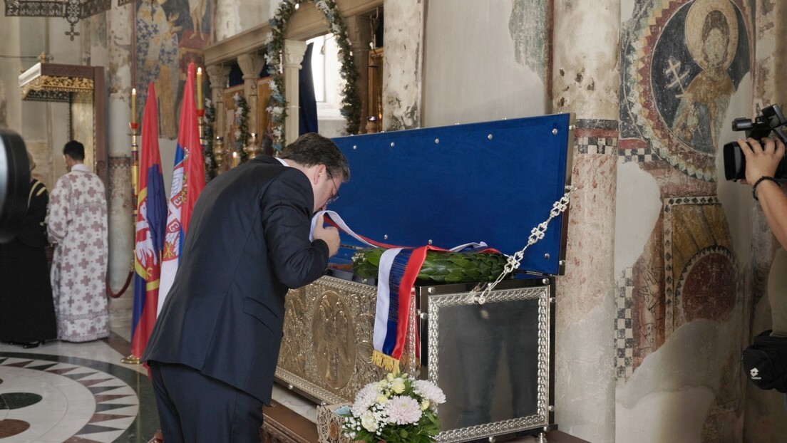 Министар Селаковић одао пошту и положио венац на кивот деспота Стефана у манастиру Манасија