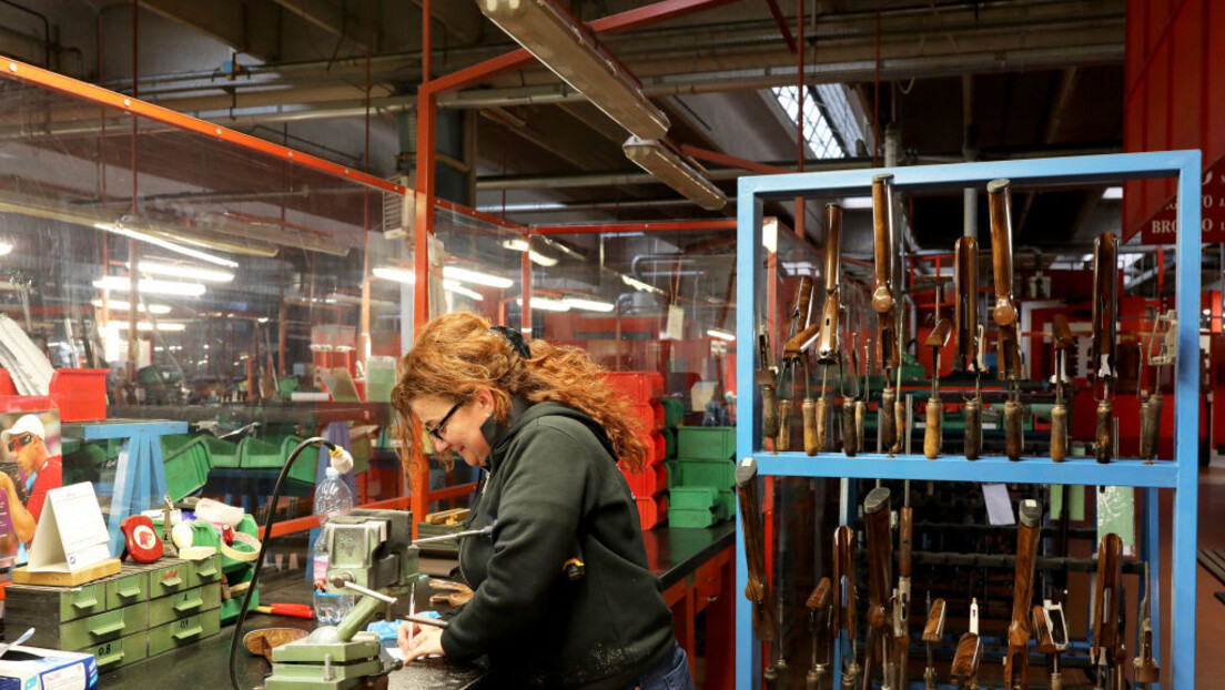 Произвођачи оружја у централној Европи очајнички траже раднике како би испунили украјинске захтеве