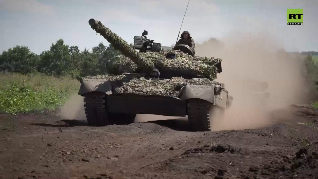 Непобедива тактика руских тенкова: Сад га видиш сад га не видиш (ВИДЕО)