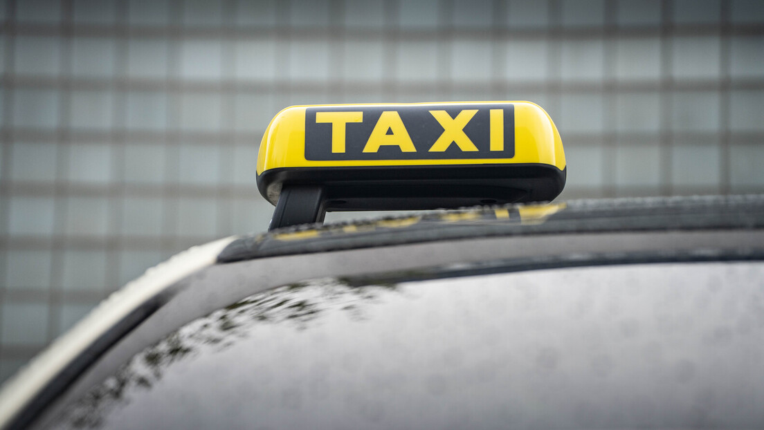 Ванредна контрола таксиста на аеродрому "Никола Тесла": Одузета два возила, у једном нађен нож