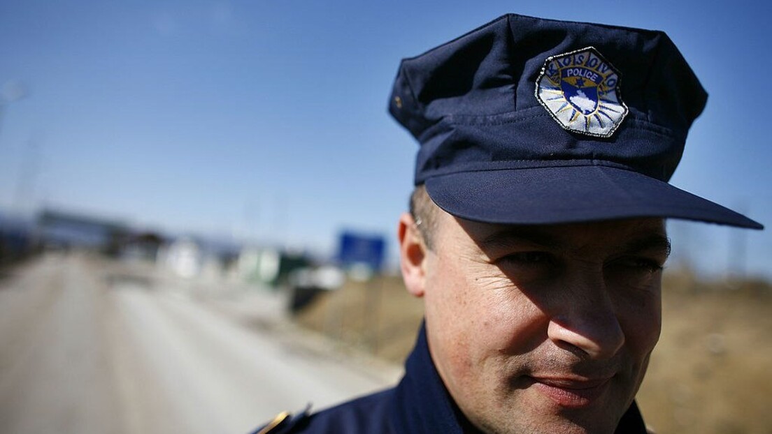 Косовска полиција разбила ћириличну таблу у Зубином Потоку: Остала четири слова "тина"