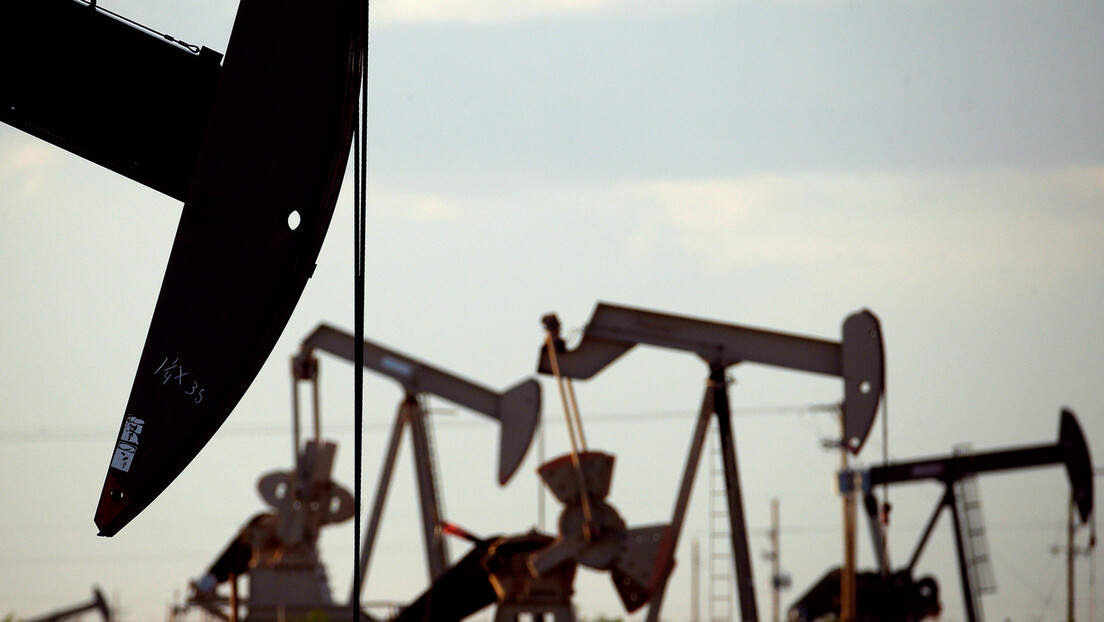 Скок цене нафте након ОПЕК-овог продужетка ограничења производње