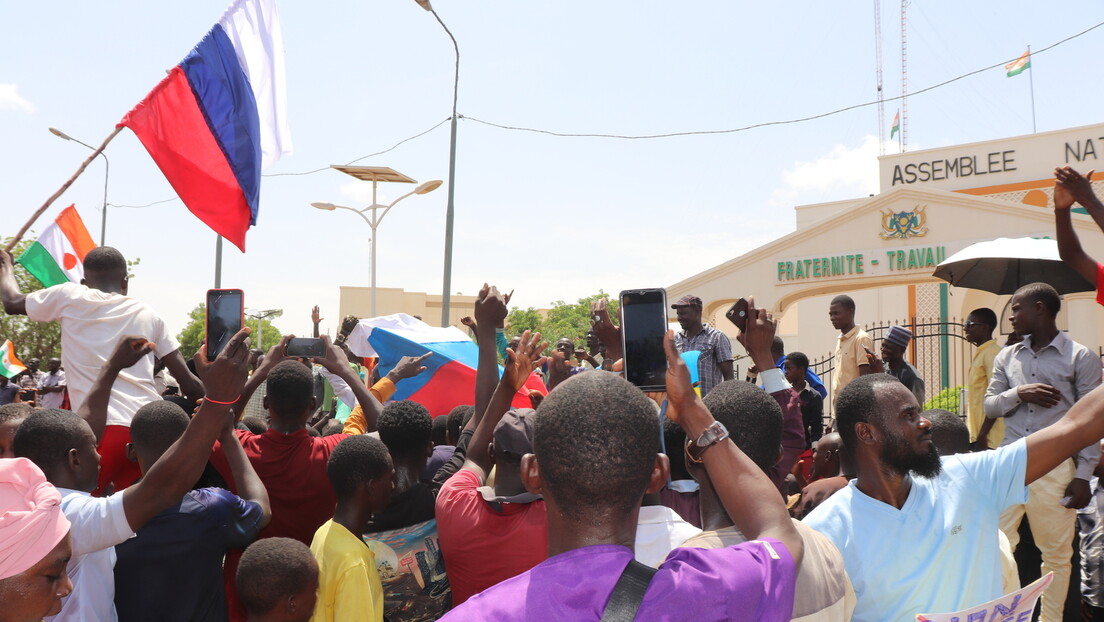 После државног удара у Нигеру, помама за руским заставама