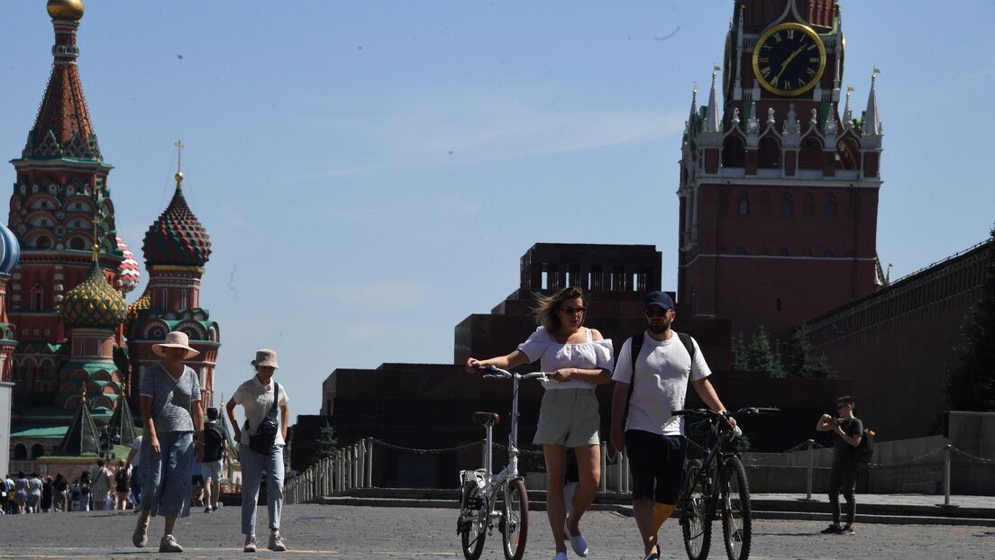 Ne može im Zapad ništa: Većini Rusa sankcije nisu promenile život