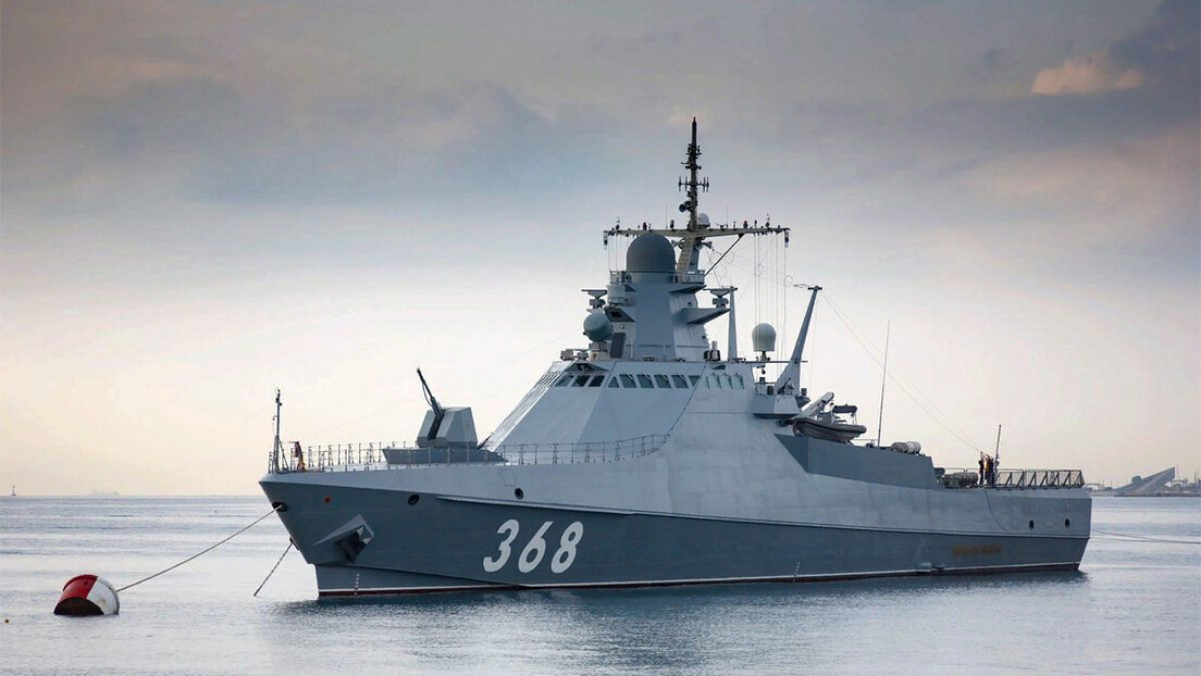 Руска морнарица отворила ватру упозорења: Зауставили теретни брод који је пловио ка украјинској луци
