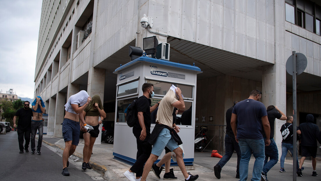 Грчка: Одређен истражни притвор за још 15 навијача