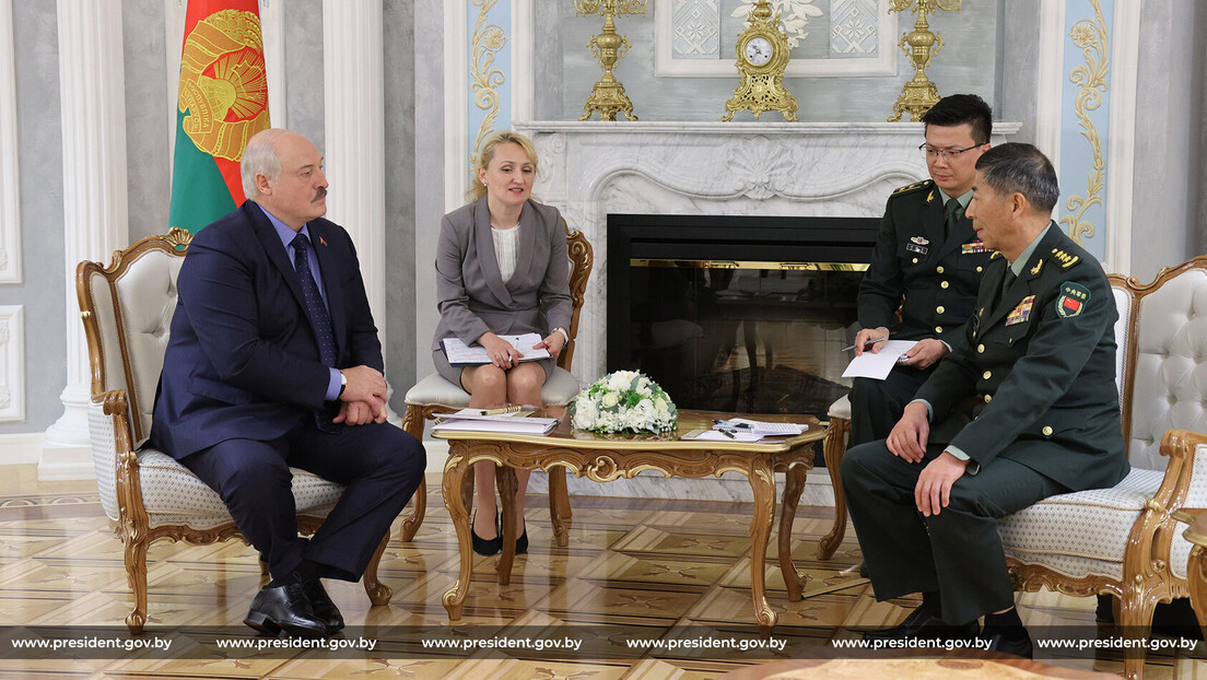 Лукашенко са кинеским министром одбране: Морамо да будемо снажни, снагу сви цене