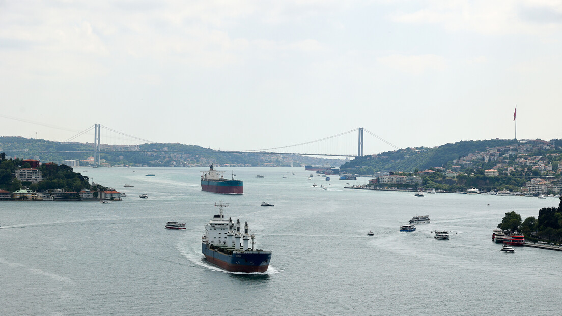 "Волстрит џорнал": Турска флота из сенке помаже Русији да избегне санкције