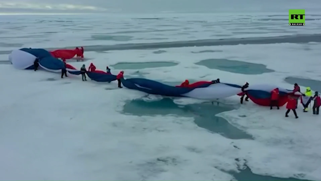 Руска тробојка површине 1423 квадратна метра на Арктику