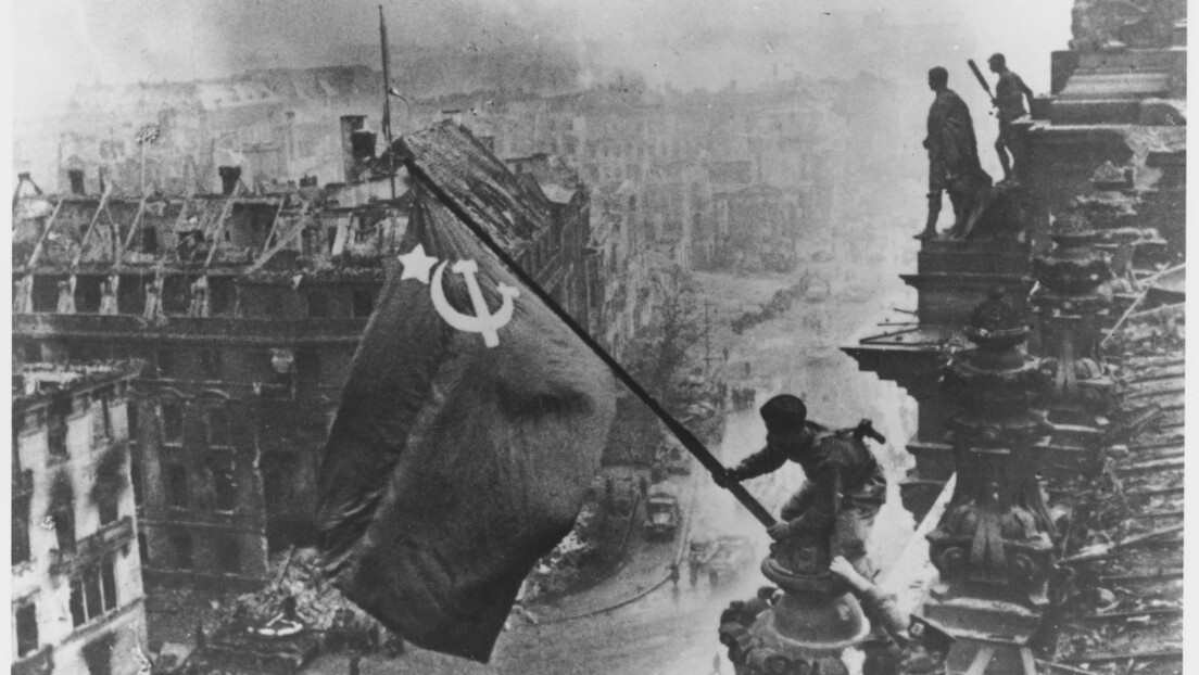 Рат сећањима: Како је ЕУ изједначила СССР и Трећи рајх